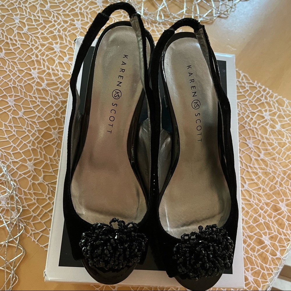 EUC Karen Scott brandy black velvet heels open toe pumps